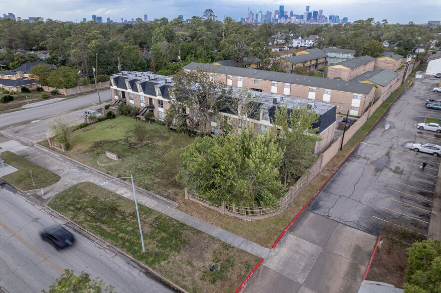 Primary Photo Of 3501 N Macgregor Way, Houston Apartments For Sale