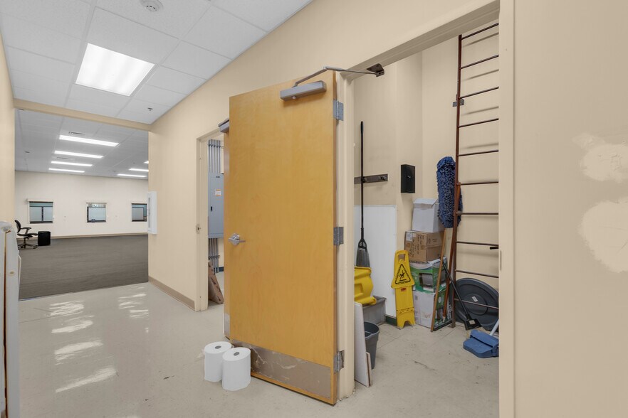 More Photos Of 1201 E Oak St, Kissimmee Office For Sale