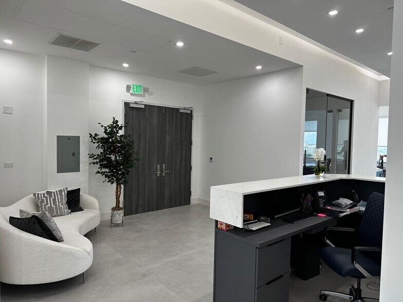 More Photos Of 19790 W Dixie Hwy, Aventura Office For Lease