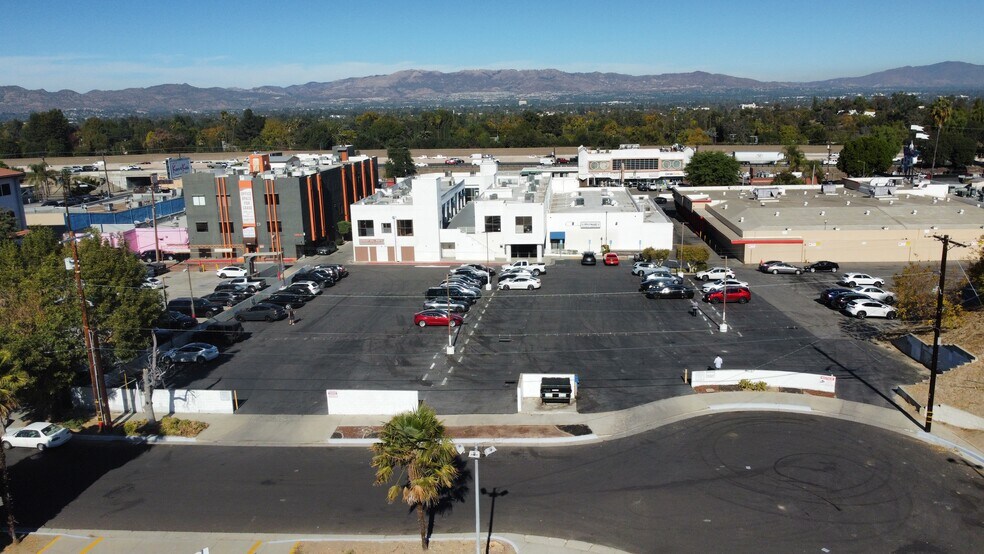 More Photos Of 19626 Ventura Blvd, Tarzana Office For Lease
