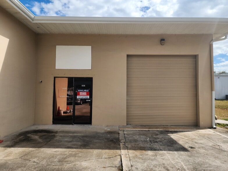 More Photos Of 920-936 36th Ct SW, Vero Beach Warehouse For Lease