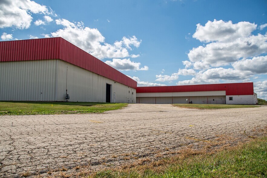 More Photos Of 825 Highway 151, Platteville Warehouse For Lease