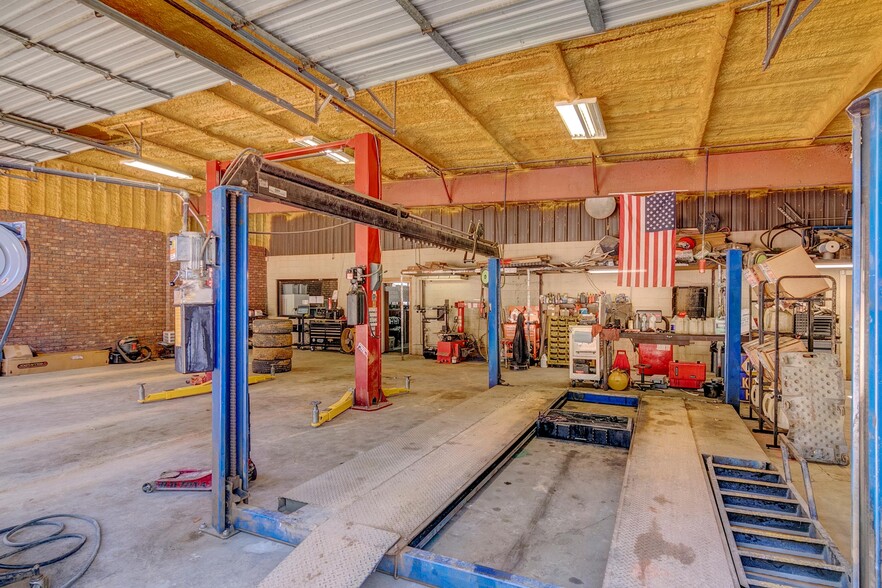 More Photos Of 615 W Court St, Newton Auto Repair For Sale