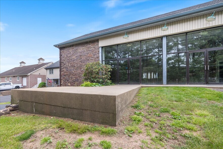 More Photos Of 80 Gravel Pike, Red Hill Office For Lease