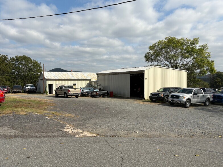 Primary Photo Of 25 Geer Ln, Brightwood Service For Sale