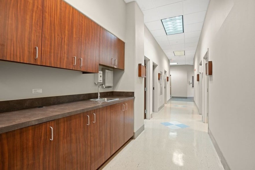 More Photos Of 222 Broadway, Kissimmee Office For Lease