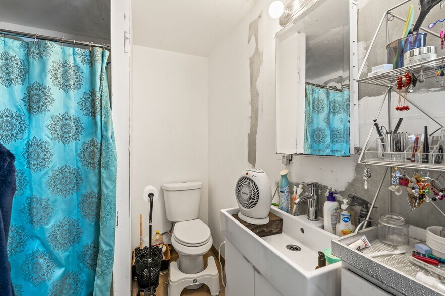 More Photos Of 4975-4979 Newport Ave, San Diego General Retail For Sale