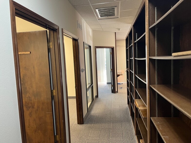 More Photos Of 100 N Morain St, Kennewick General Retail For Lease