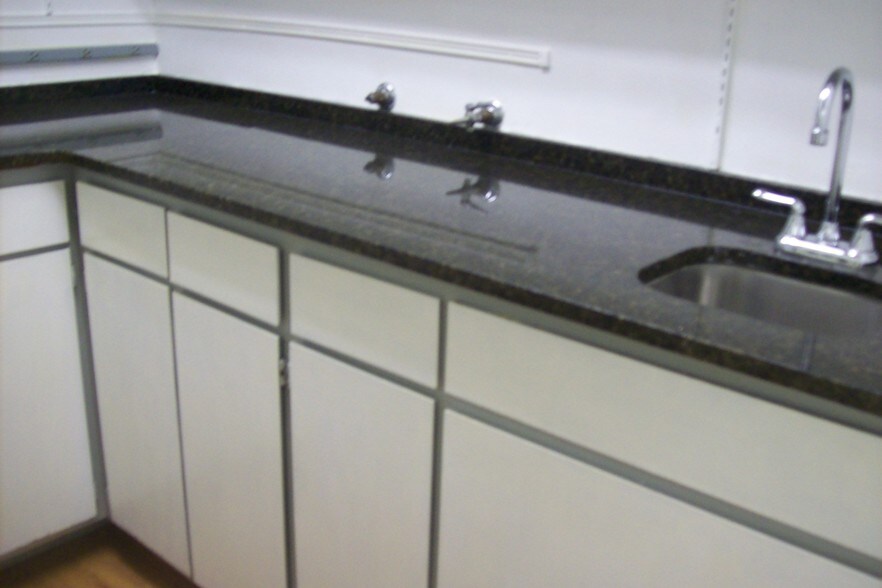 More Photos Of 23030 Mooney St, Farmington Medical For Lease