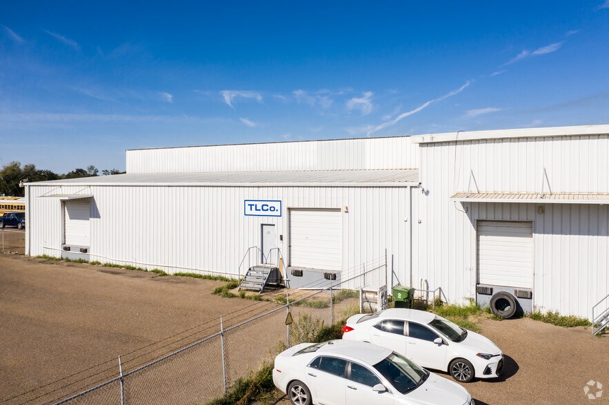 More Photos Of 320 S Utah Ave, Weslaco Warehouse For Lease