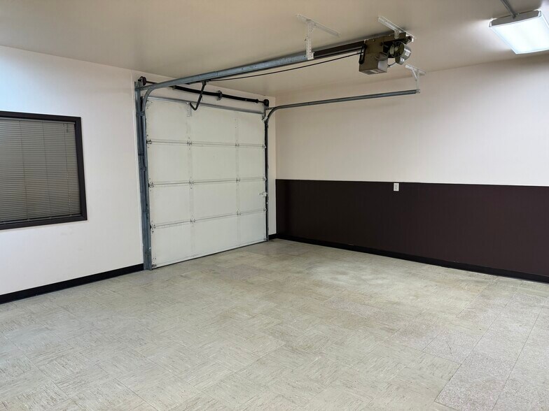 More Photos Of 305 N Willow St, Kenai Light Manufacturing For Lease