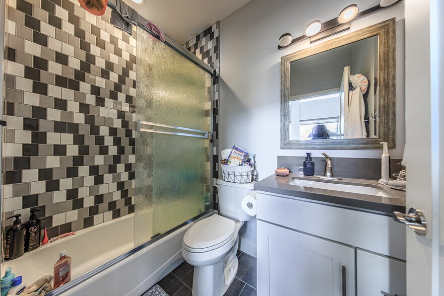 More Photos Of 5743 Case Ave, North Hollywood Apartments For Sale