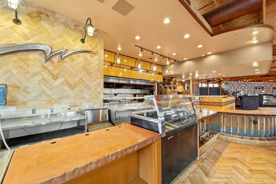 More Photos Of 14886 S Traverse Ridge Rd, Draper Restaurant For Sale