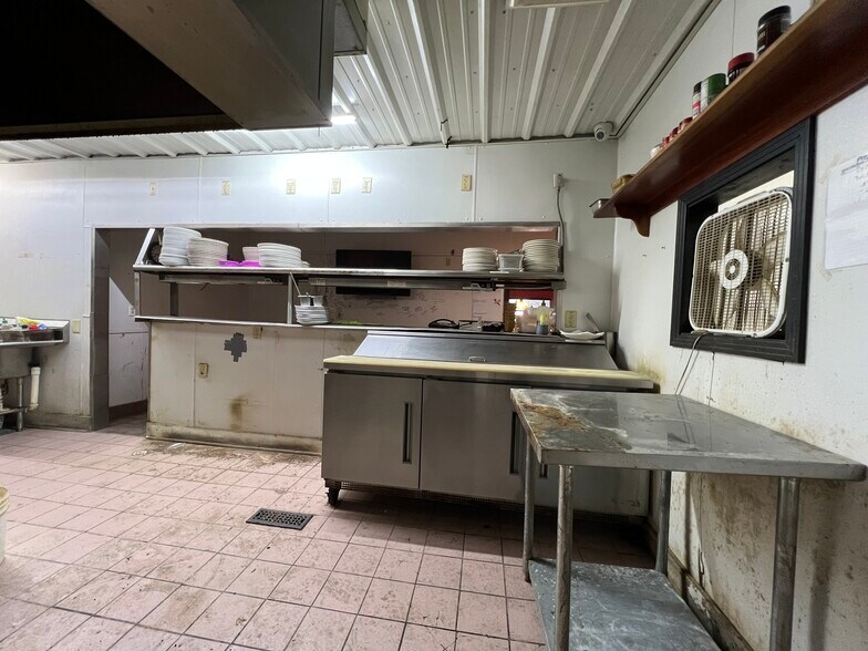 More Photos Of 15371 Highway 13 S, Hurricane Mills Restaurant For Lease