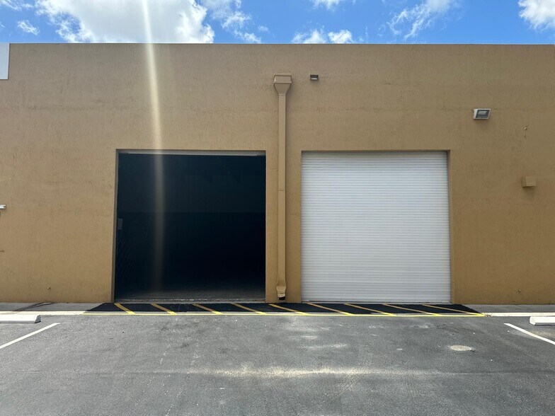 More Photos Of 3860 NW 125th St, Opa Locka Warehouse For Lease