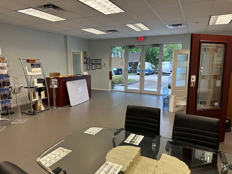 More Photos Of 1805 S Powerline Rd, Deerfield Beach Warehouse For Lease