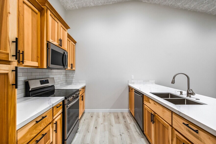 More Photos Of 3631 Green River Rd, Sweet Home Multifamily For Sale