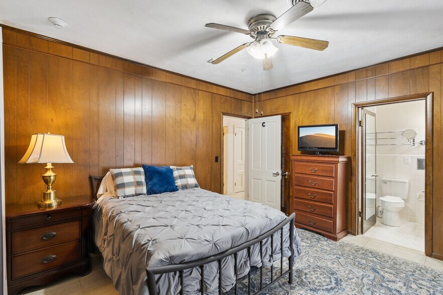 More Photos Of 27 S Center St, Eustis Assisted Living For Sale