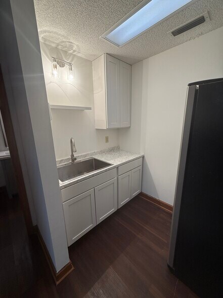 More Photos Of 7316 Wallace Rd, Charlotte Office Residential For Lease