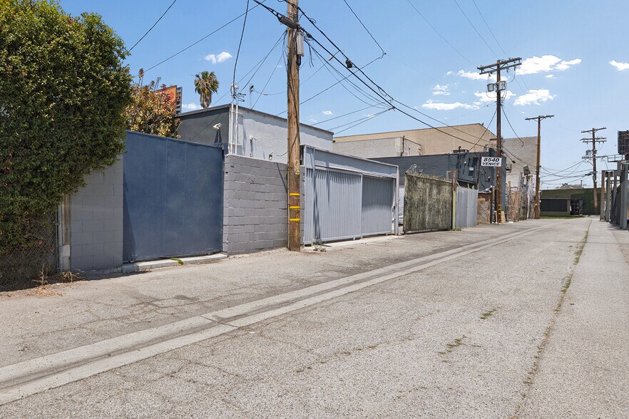 More Photos Of 8560 Venice Blvd, Los Angeles Storefront Retail Office For Sale