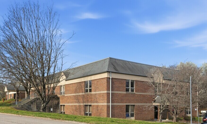 More Photos Of 3001 Lake Brook Blvd, Knoxville Office For Sale