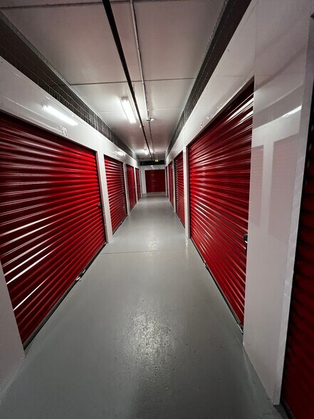 More Photos Of 3 Crescent Rd, Huntsville Self Storage For Sale