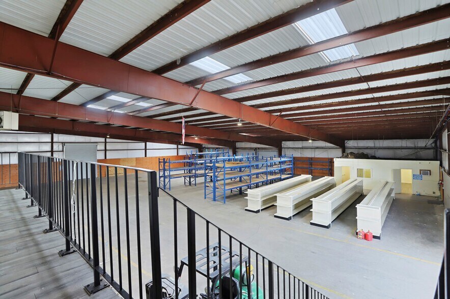 More Photos Of 13840-14320 N Beckman Rd, Lodi Warehouse For Lease