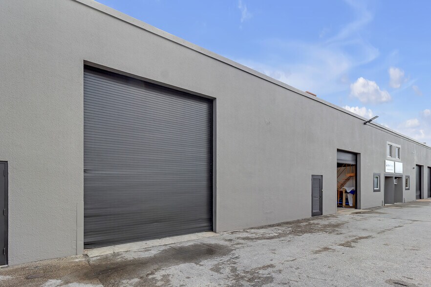 More Photos Of 14000-14048 SW 140th St, Miami Warehouse For Lease