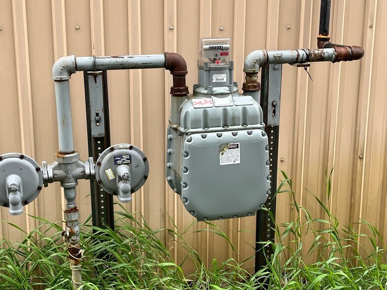 More Photos Of 404 S Park Dr, Kalkaska Warehouse For Lease