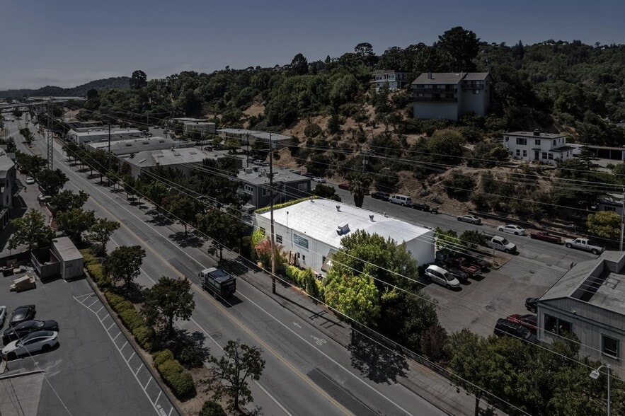 More Photos Of 40 Woodland Ave, San Rafael Service For Sale