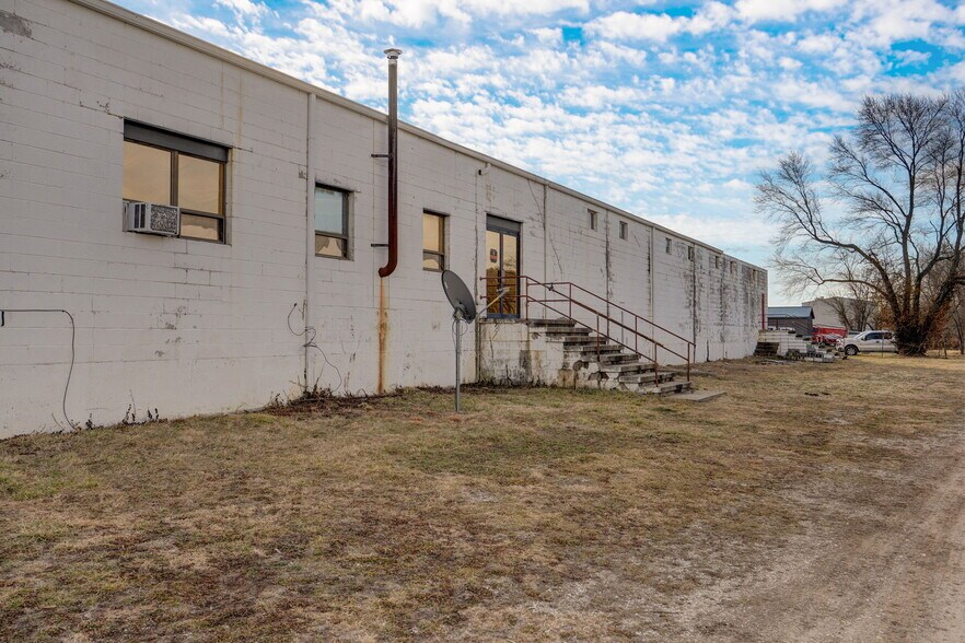 More Photos Of 504 Airport Rd, Crane Warehouse For Sale
