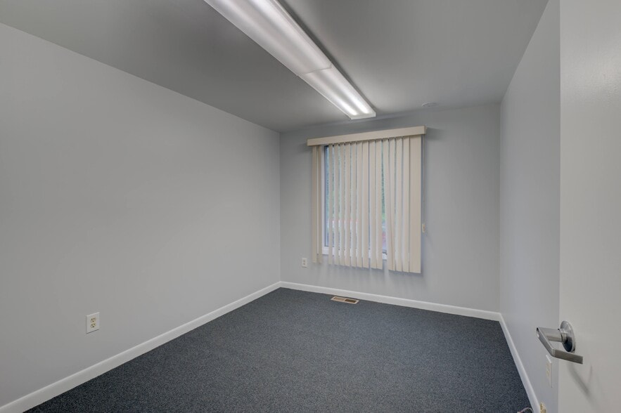 More Photos Of 626 Toll Gate Rd, Warwick Medical For Lease