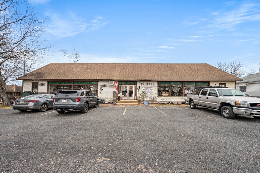 More Photos Of 2933 E High St, Pottstown General Retail For Sale