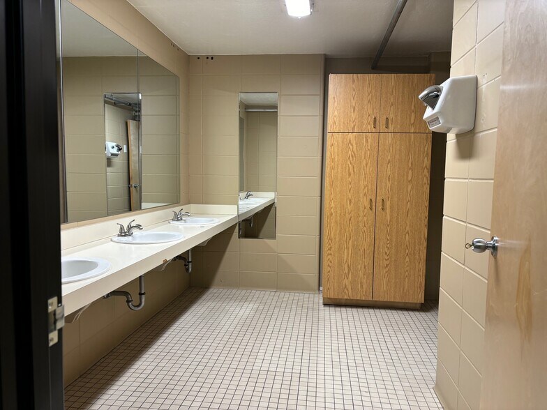 More Photos Of 105 1st St SE, Minot Apartments For Lease