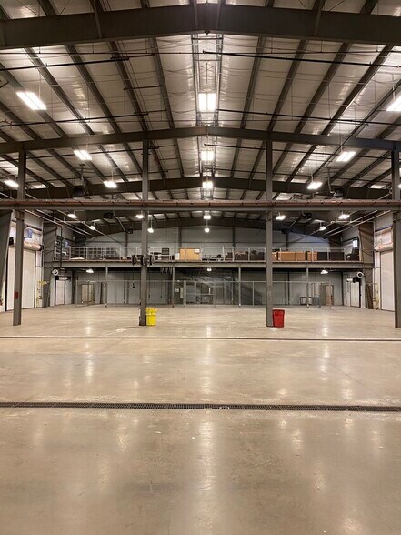 More Photos Of 220 N Sara Rd, Oklahoma City Service For Lease