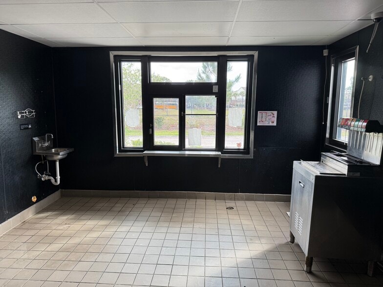 More Photos Of 5320 N Orange Blossom Trl, Orlando Restaurant For Sale