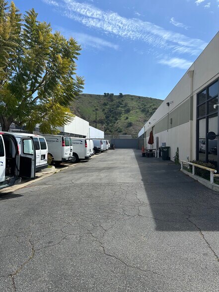More Photos Of 176 Mercury Dr, Pomona Warehouse For Lease