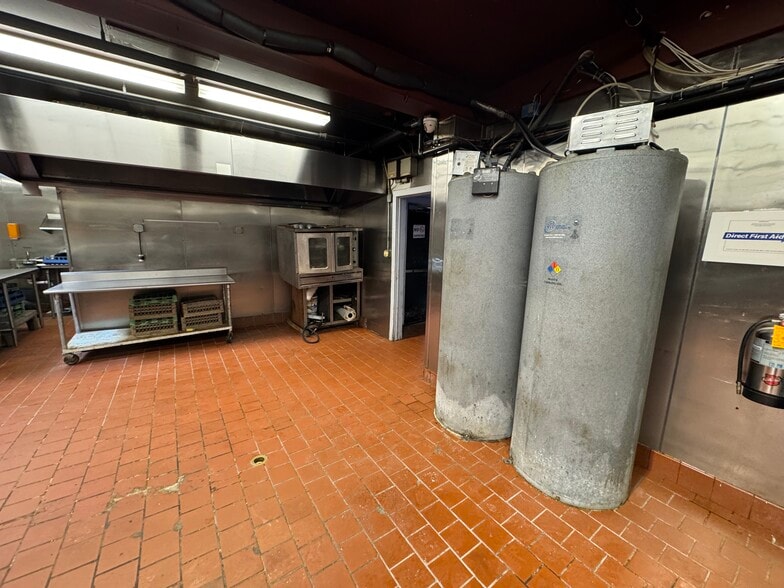 More Photos Of 388 Medford Ave, Patchogue Restaurant For Lease