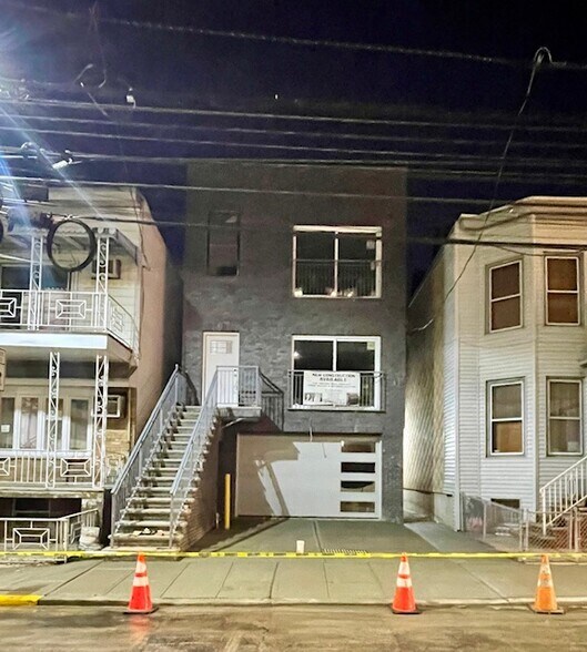 More Photos Of 514 39th St, Union City Apartments For Sale