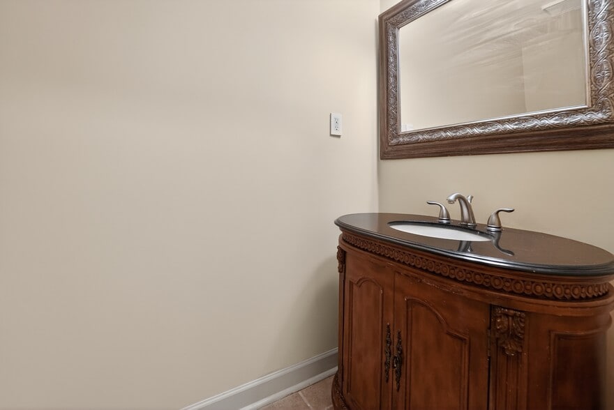 More Photos Of 12118 - 12120 Heritage Park Circle Cir, Silver Spring Office For Sale