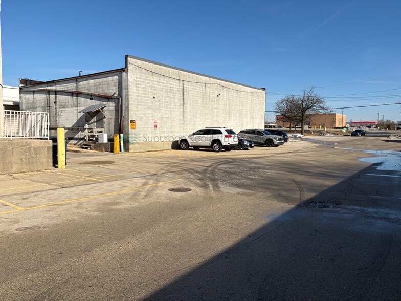 More Photos Of 93 Caterpillar Dr, Joliet Office For Lease