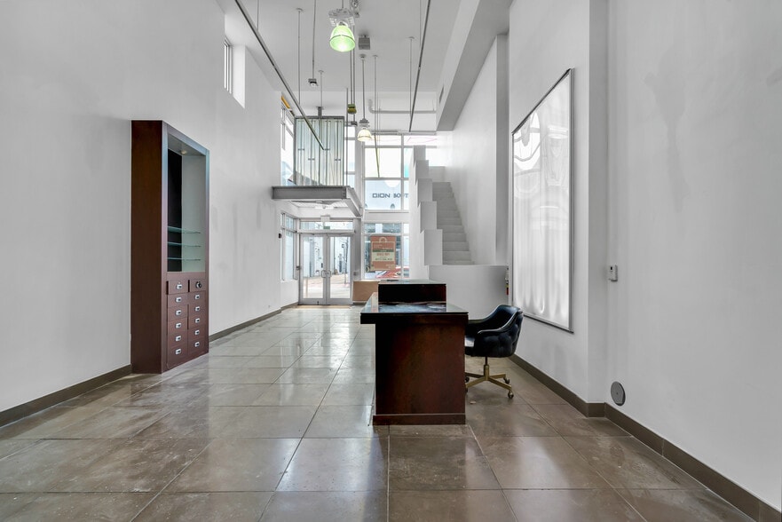 More Photos Of 227 8th St, Miami Beach General Retail For Lease