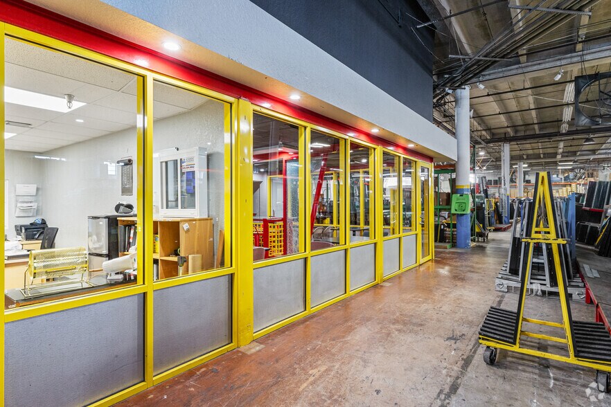 More Photos Of 3320-3350 W 17th Ct, Hialeah Manufacturing For Lease