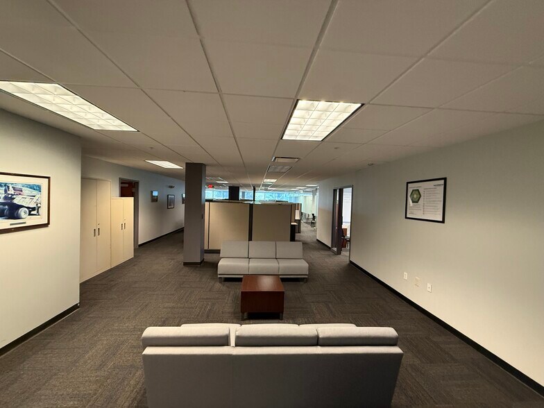 More Photos Of 300-310 Seven Fields Blvd, Seven Fields Office For Lease