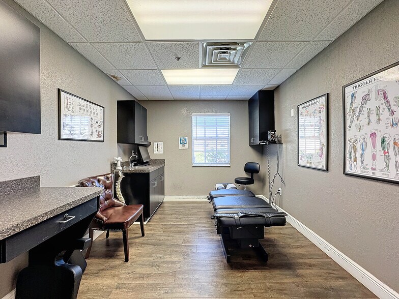 More Photos Of 224 Mariner Blvd, Spring Hill Medical For Sale