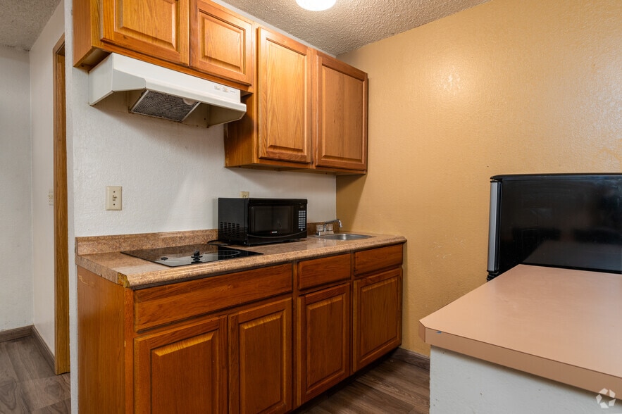More Photos Of 408 Yakima Valley Hwy, Sunnyside Hotel For Sale