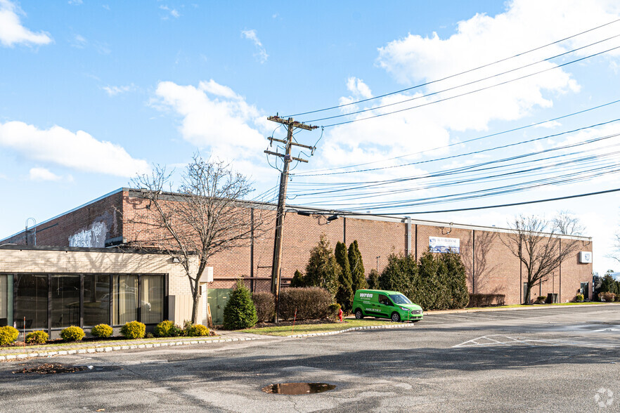 Primary Photo Of 565 Broadhollow Rd, Farmingdale Warehouse For Lease