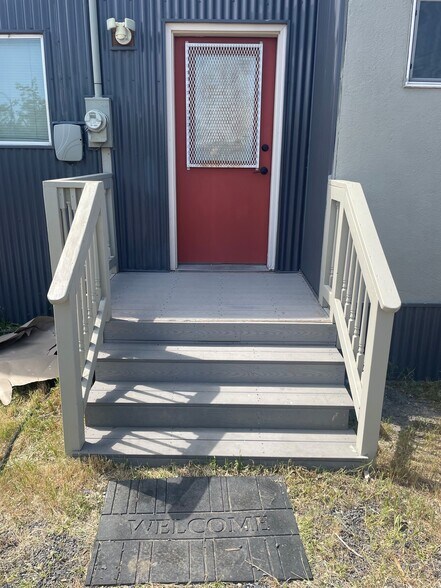 More Photos Of 330 Main Ave E, Soap Lake Freestanding For Lease