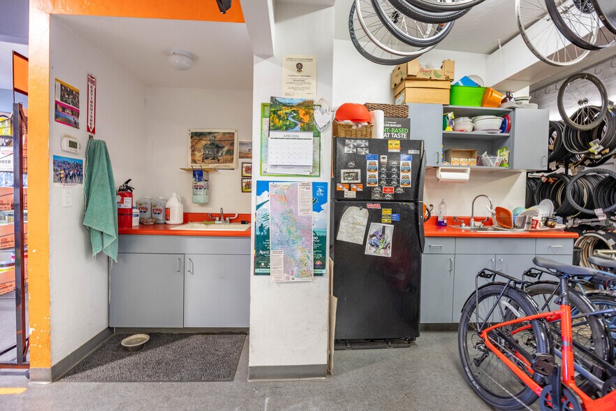 More Photos Of 1301 E Fry Blvd, Sierra Vista General Retail For Sale