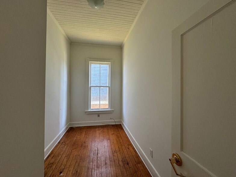 More Photos Of 311 1/2 E Cabarrus St, Raleigh Office For Lease